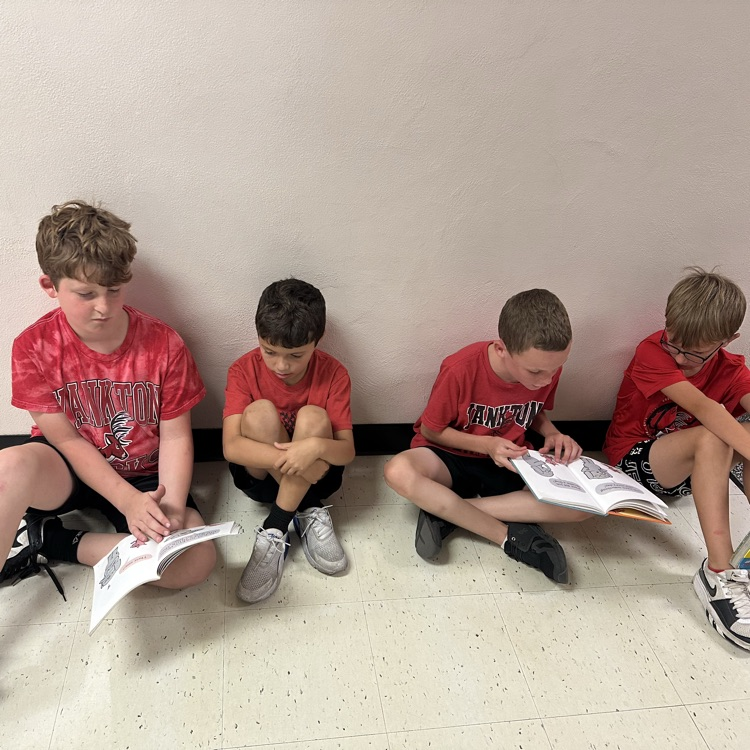 Mrs. Sayler's 5th graders at Beadle had a great homecoming week!