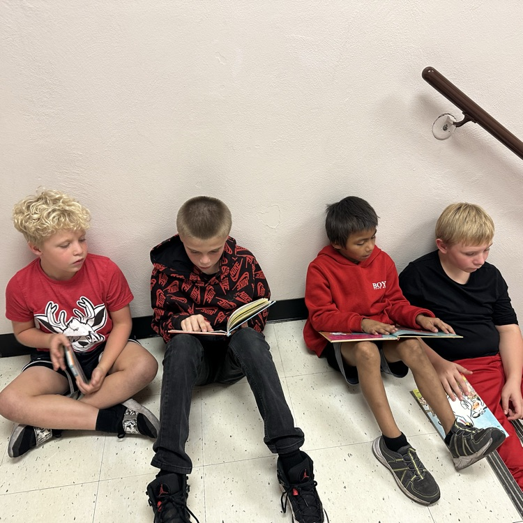Mrs. Sayler's 5th graders at Beadle had a great homecoming week!