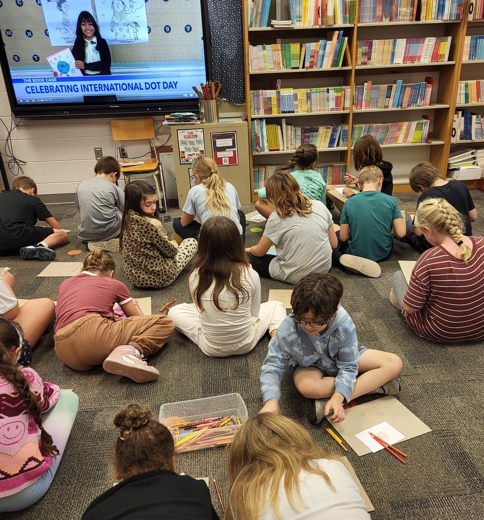 4th graders drawing on the floor