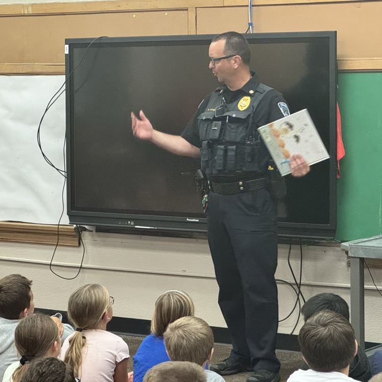 Assistant Chief Rothenberger from the Yankton Police Department provided a very entertaining read aloud for the Beadle 4th graders. Sheriff Crissey also joined in on the fun!