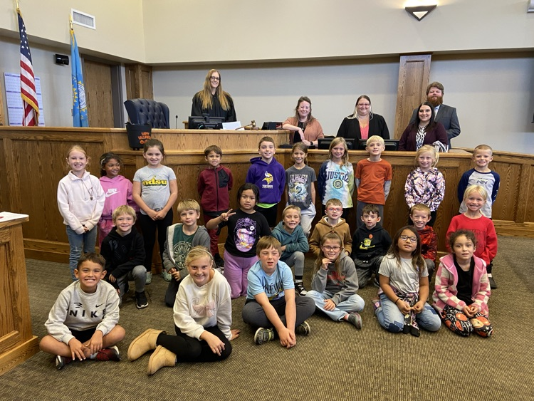 Our Beadle second graders had an awesome time exploring the police station and courthouse today!