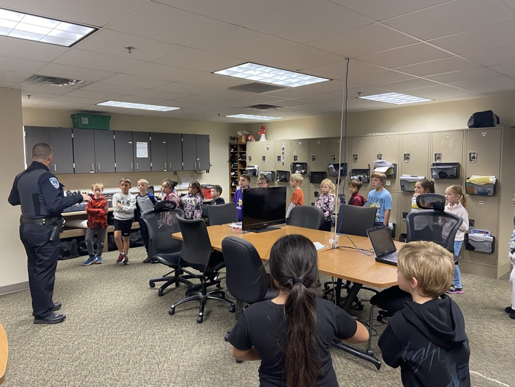 Our Beadle second graders had an awesome time exploring the police station and courthouse today!