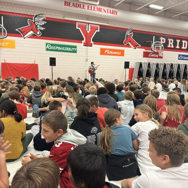 Beadle 4th graders in Mrs. Lukkes's class enjoyed Phil Baker and had a fabulous time singing and dancing!