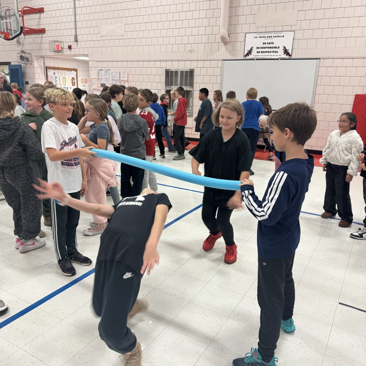 Beadle 4th graders in Mrs. Lukkes's class enjoyed Phil Baker and had a fabulous time singing and dancing!