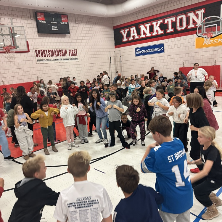 Beadle 4th graders in Mrs. Lukkes's class enjoyed Phil Baker and had a fabulous time singing and dancing!