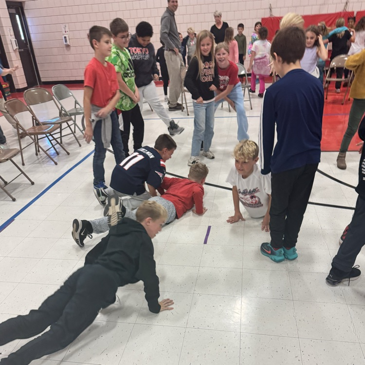 Beadle 4th graders in Mrs. Lukkes's class enjoyed Phil Baker and had a fabulous time singing and dancing!