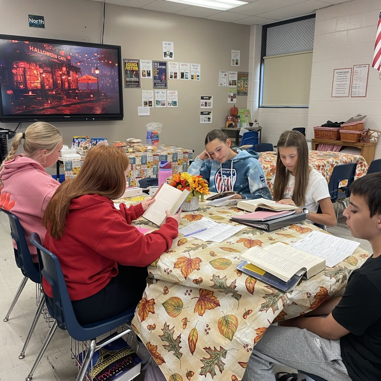 Mrs. Stanosheck's 7th grade English/Language Arts classes had a Fall Book Tasting today. 