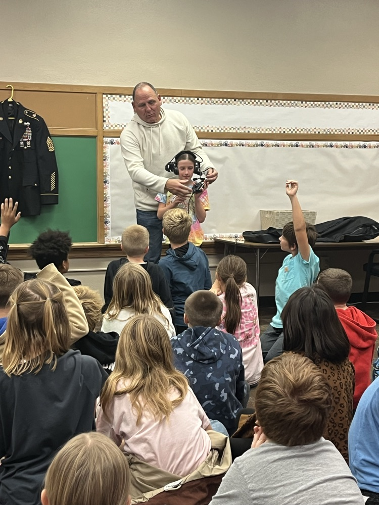 Veteran Schild talking to 5th grade 