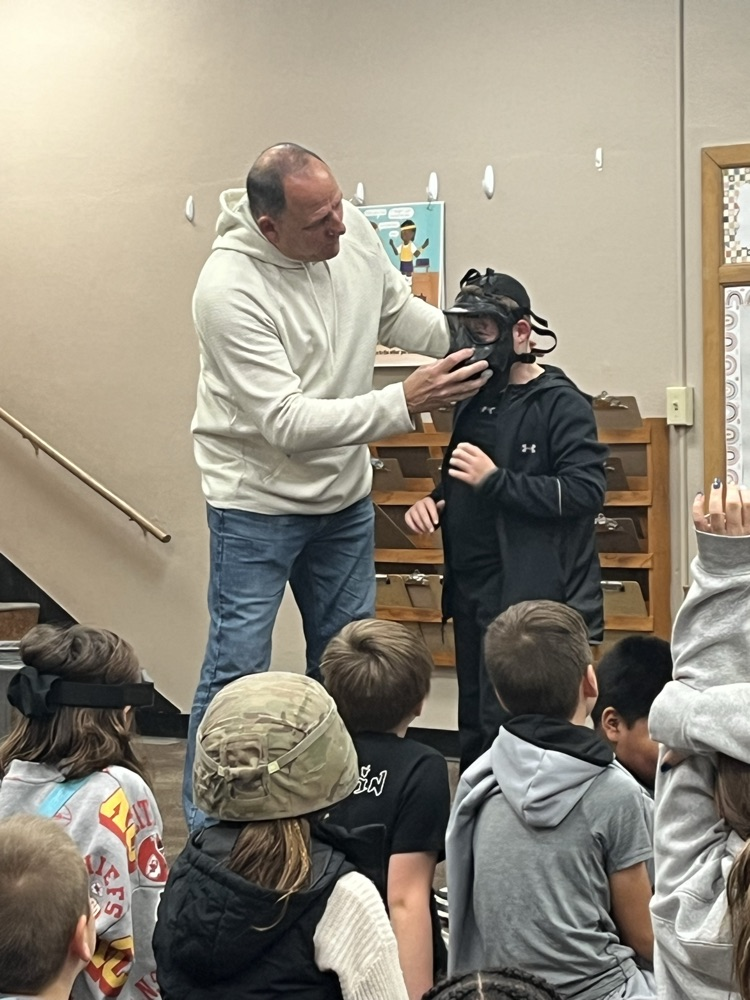 Veteran Schild talking to 5th grade 