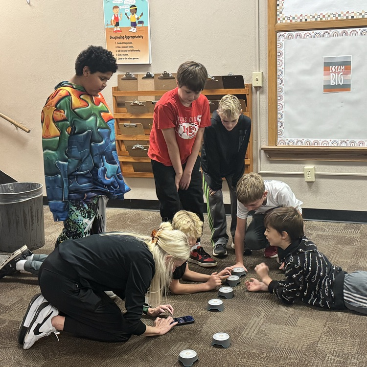 Beadle fourth graders in Mrs. Lukkes's classroom enjoyed their Educator for a Day event!   Thank you Erica Garvey for sharing about physical therapy!  Beadle fourth graders enjoyed their Educator for a Day event!   