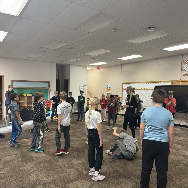 Beadle fourth graders in Mrs. Lukkes's classroom enjoyed their Educator for a Day event!   Thank you Erica Garvey for sharing about physical therapy!  Beadle fourth graders enjoyed their Educator for a Day event!   