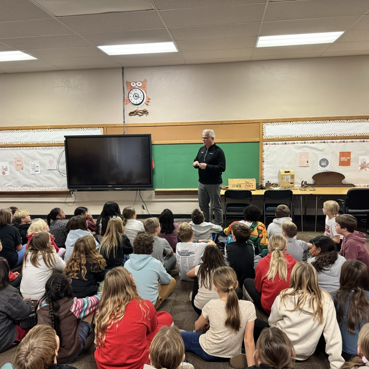Beadle fourth graders in Mrs. Lukkes's classroom enjoyed their Educator for a Day event! Thank you Jerome Klimisch for sharing about one room school houses and Yankton School District history!