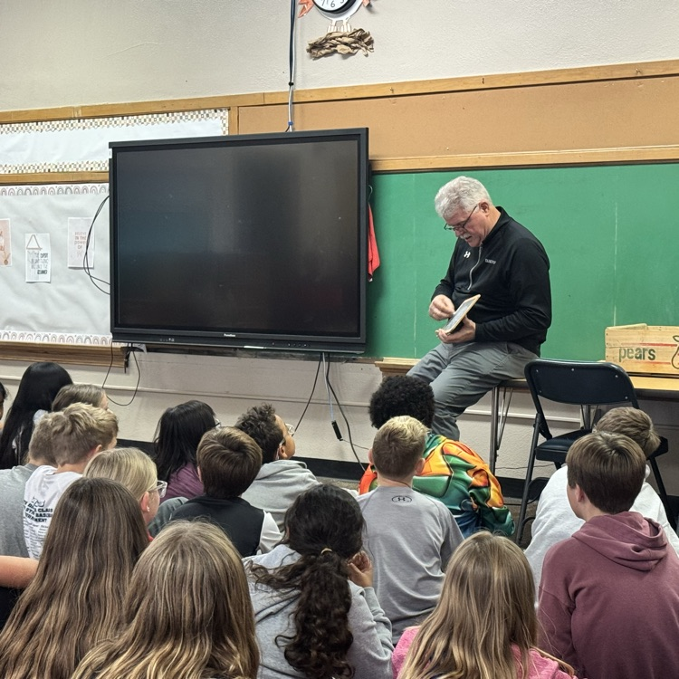 Beadle fourth graders in Mrs. Lukkes's classroom enjoyed their Educator for a Day event! Thank you Jerome Klimisch for sharing about one room school houses and Yankton School District history!