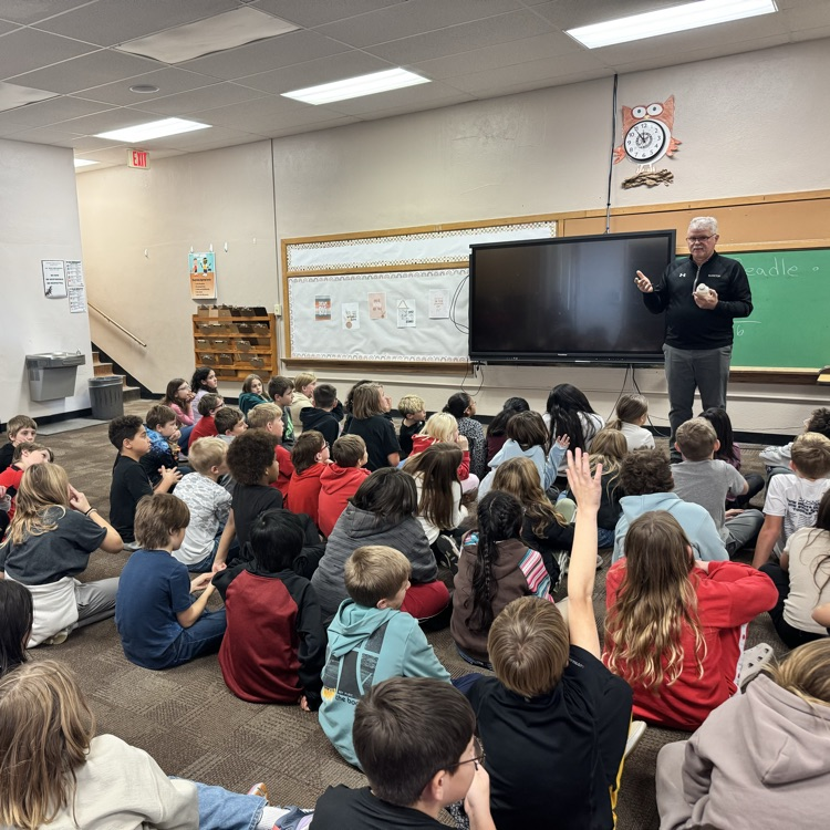 Beadle fourth graders in Mrs. Lukkes's classroom enjoyed their Educator for a Day event! Thank you Jerome Klimisch for sharing about one room school houses and Yankton School District history!