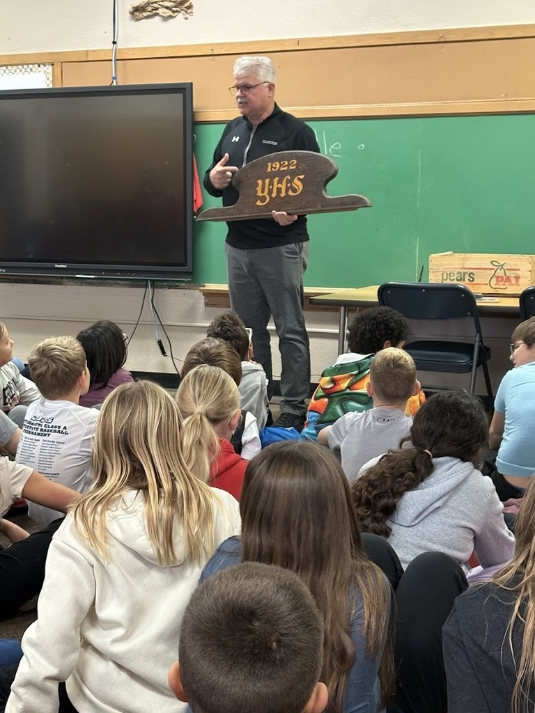 Mr. Klimisch talks with the 4th graders about the history of the Yankton School District. 