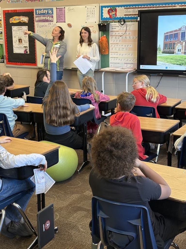 Lauren and Laura from Yankton Thrive talks with the 4th graders about their Yankton Community. 