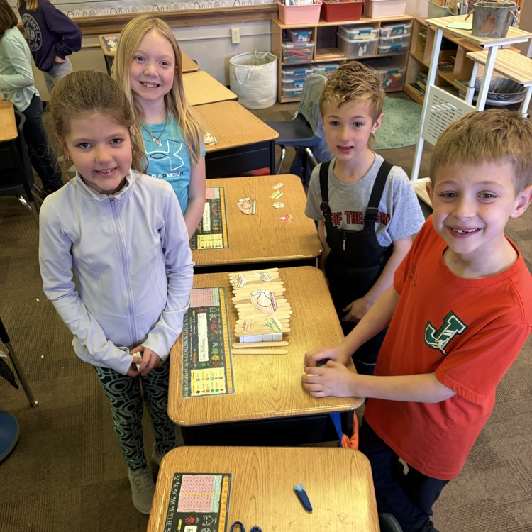 Mrs.Vlasman's 2nd Grade enjoyed designing and building tables with craft sticks and dominos.