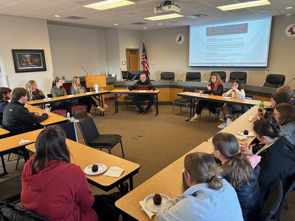Dr. Wayne Kindle answering questions from future teachers.