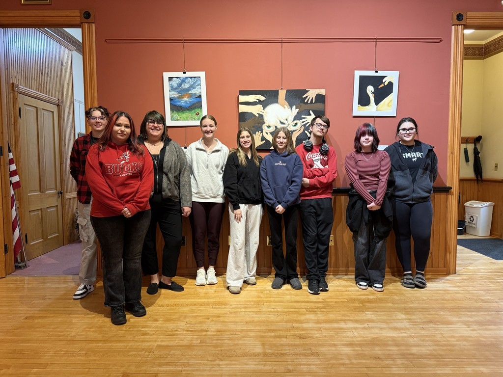 YHS AP Art students pose for a group photo.