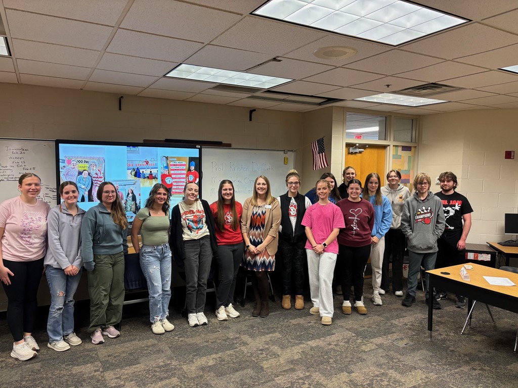 USD Student teachers with Intro students