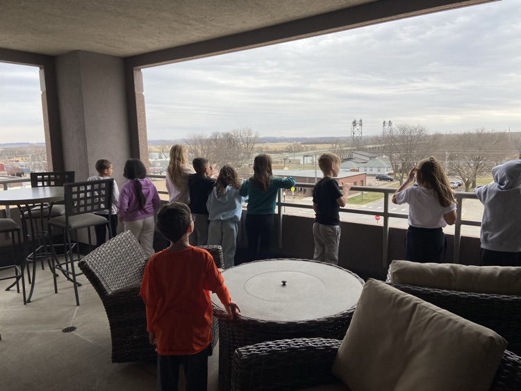 Thank you First Dakota National Bank for giving our second graders at Beadle an amazing tour! They had so much fun and were excited to run into Tom from Junior Achievement!  