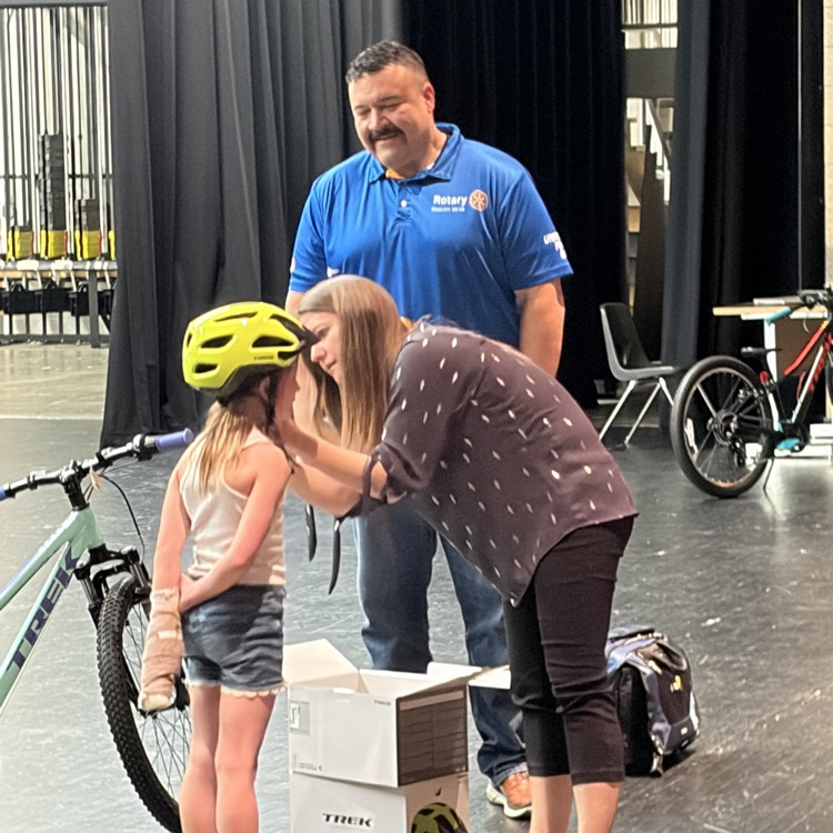 Beadle Elementary 2nd Grade would like to thank the Yankton Medical Clinic, Yankton Rotary and Ace Bike and Fitness for our brand new bike helmets. Thanks also to USD med students for helping to fit each helmet.