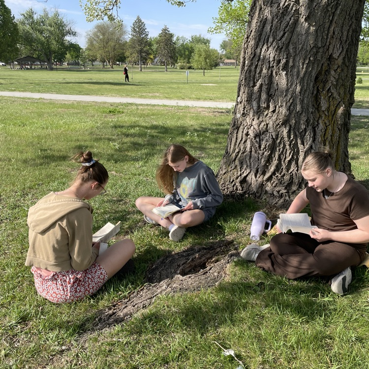 Despite the wind, it’s a great day to take a book to the park! Mrs. Stanosheck’s 7th Grade ELA students