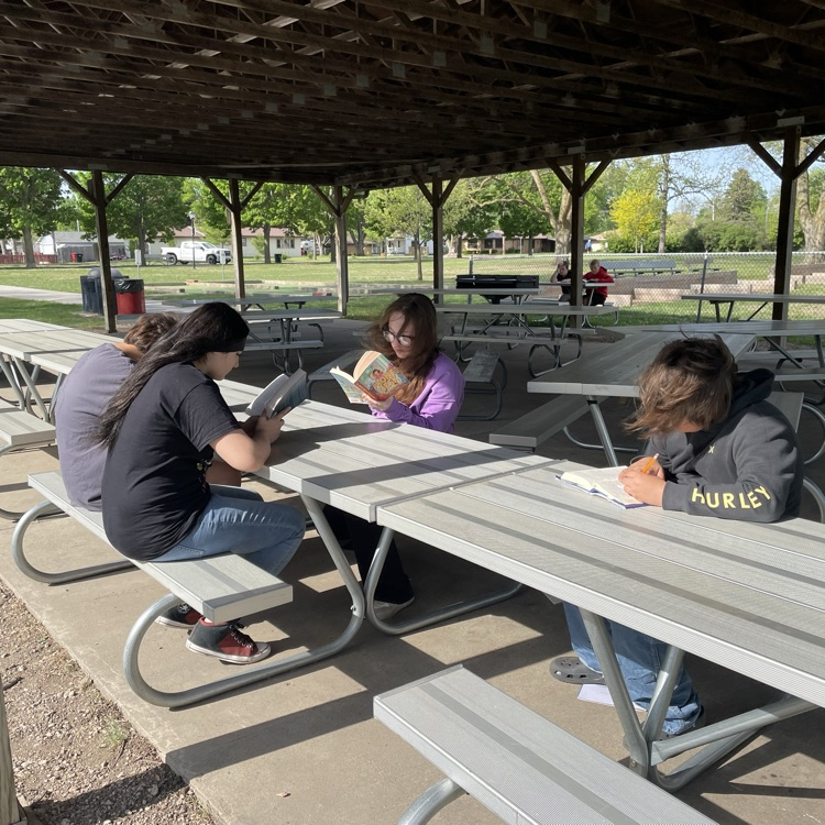 Despite the wind, it’s a great day to take a book to the park! Mrs. Stanosheck’s 7th Grade ELA students