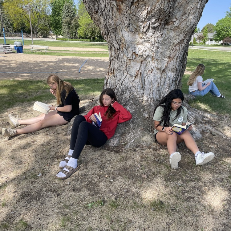 Despite the wind, it’s a great day to take a book to the park! Mrs. Stanosheck’s 7th Grade ELA students