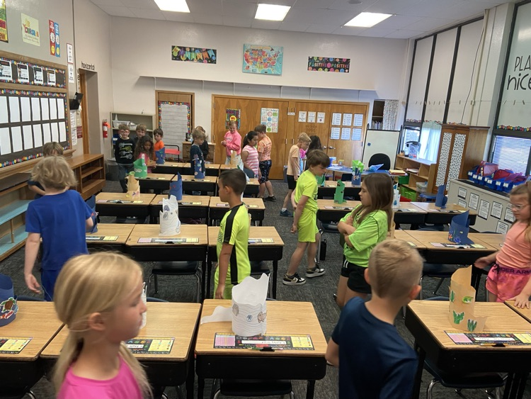 Second graders at Beadle did a great job making their 3D habitats!
