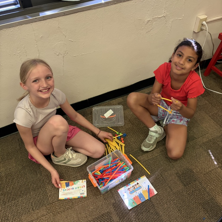 Mrs. Kocmick's Beadle 5th grade building and creating with 2nd graders.