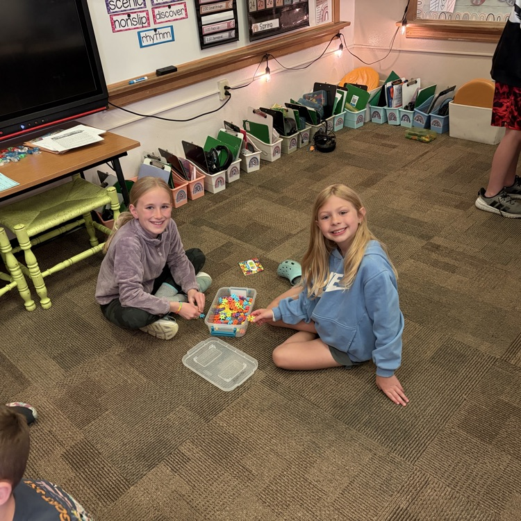 Mrs. Kocmick's Beadle 5th grade building and creating with 2nd graders.