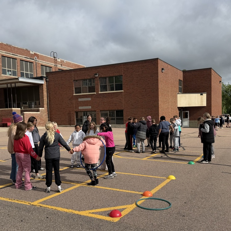 Mrs. Lukkes's fourth graders at Beadle enjoyed all of the Field Day activities. It was a great way to end a fantastic year!