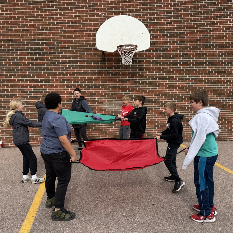 Mrs. Lukkes's fourth graders at Beadle enjoyed all of the Field Day activities. It was a great way to end a fantastic year!