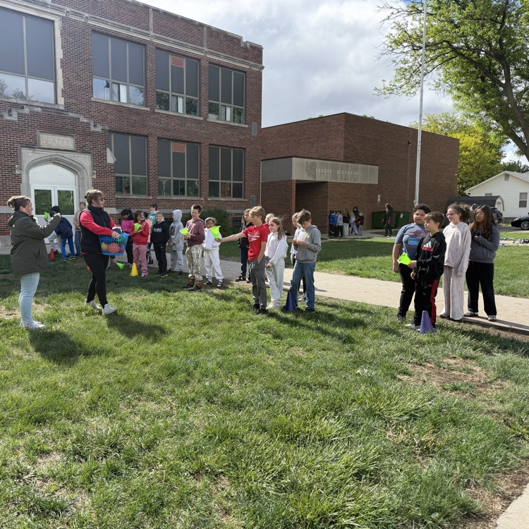 Mrs. Lukkes's fourth graders at Beadle enjoyed all of the Field Day activities. It was a great way to end a fantastic year!