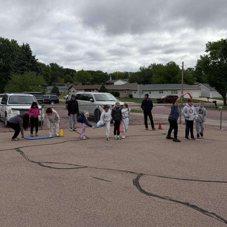 Mrs. Lukkes's fourth graders at Beadle enjoyed all of the Field Day activities. It was a great way to end a fantastic year!