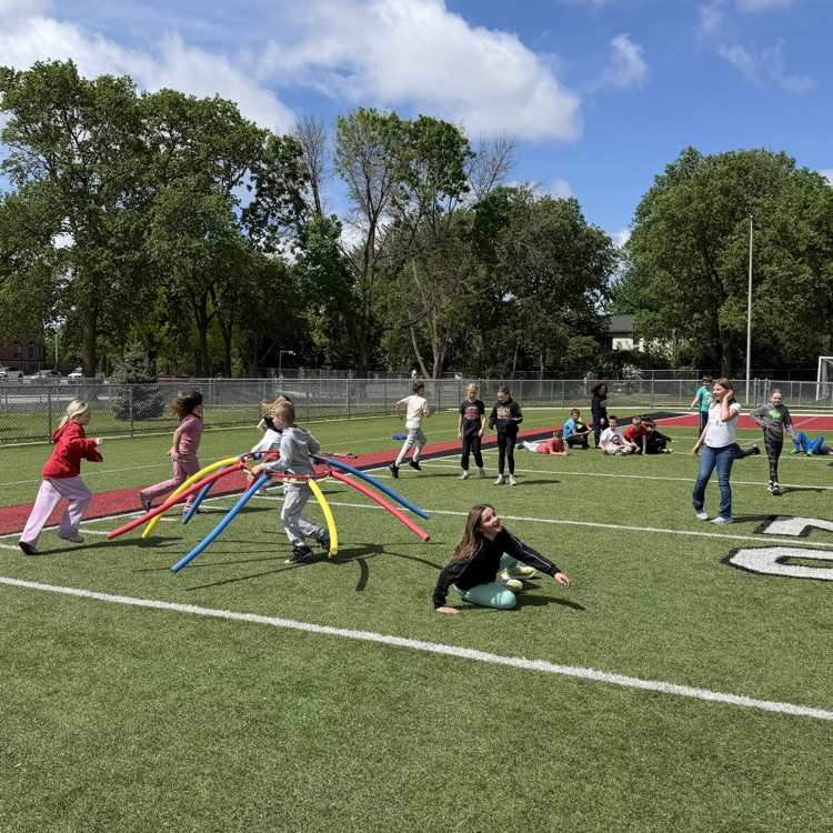 Mrs. Lukkes's fourth graders at Beadle enjoyed all of the Field Day activities. It was a great way to end a fantastic year!