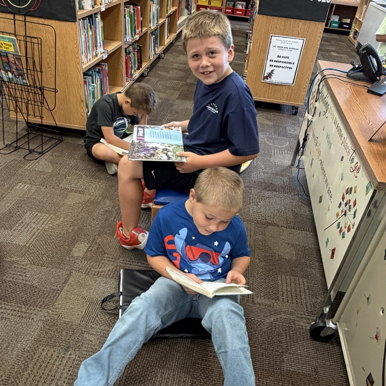 Mrs. Vlasman's 2nd graders are LOVING the new Beadle Library!