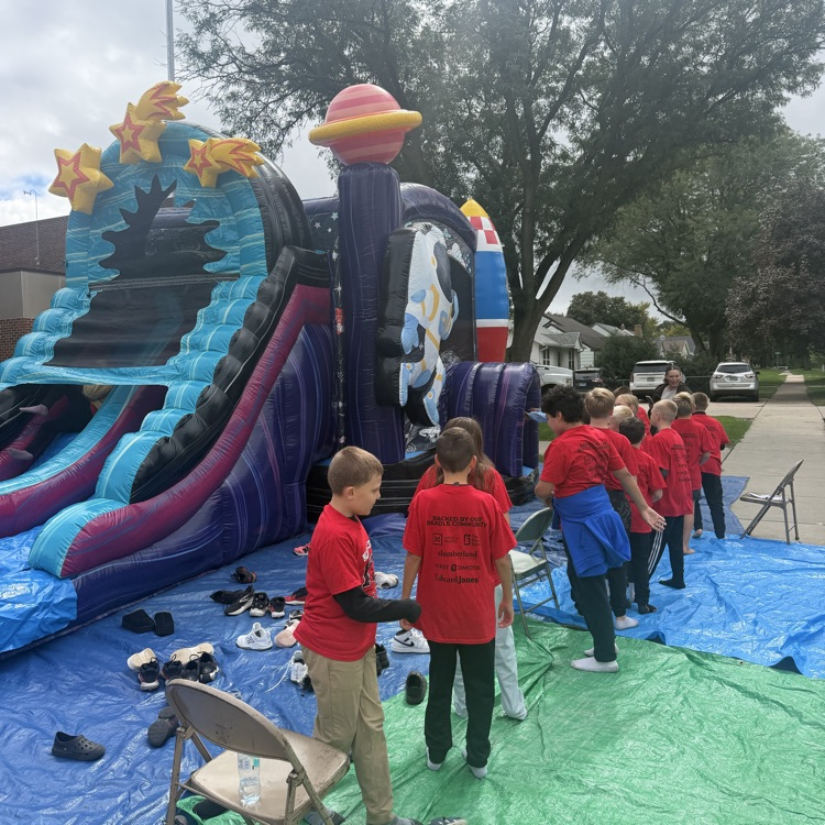 Mrs. Lukkes's fourth grade class had a blast celebrating 100 years of Beadle! 