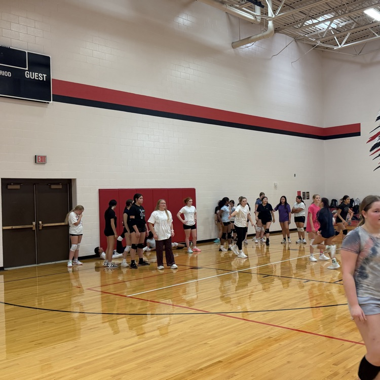 Gazelle volleyball players coming together to celebrate Homecoming and building the program. YHS Gazelles led the sixth, seventh, and eighth grade practice by sharing their knowledge and love of volleyball!