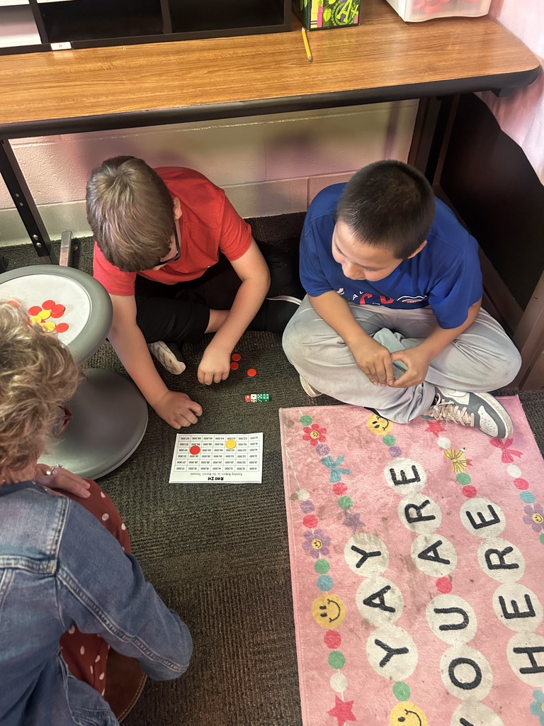 4th graders playing a math game