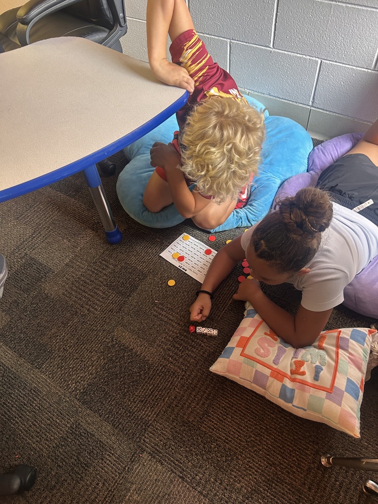 4th graders playing a math game