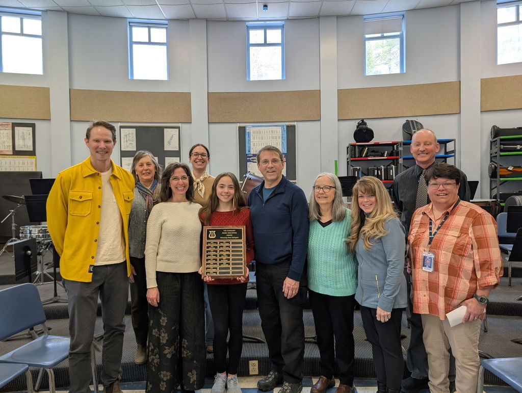 Lexi Favreau, her family, the Steingart family, and HMS staff celebrating Lexi's award