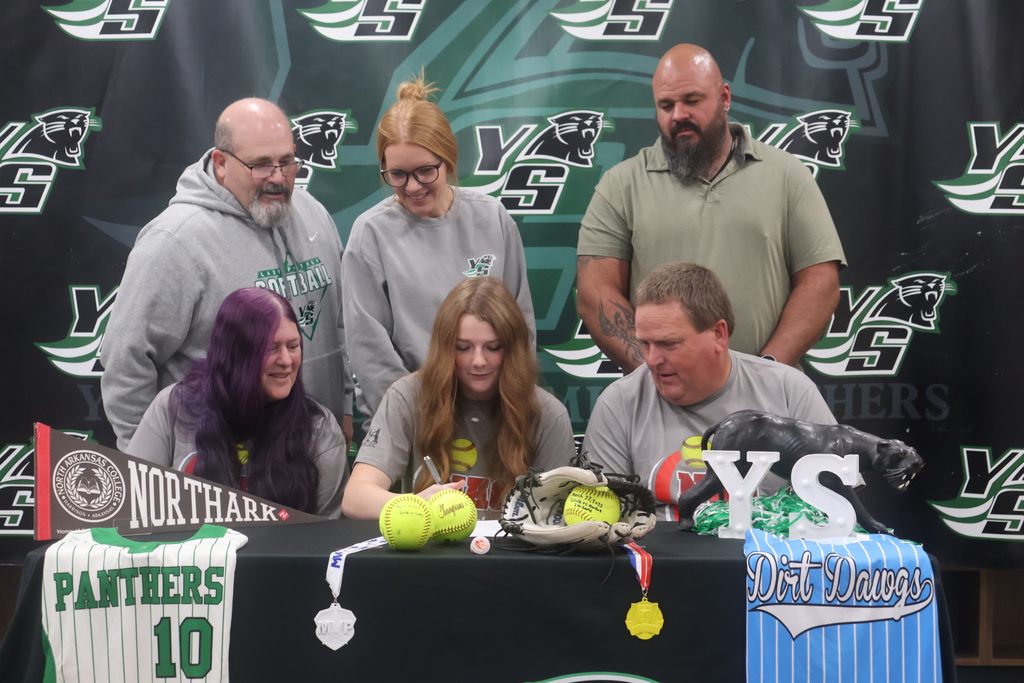 Grace Clifford - Signing