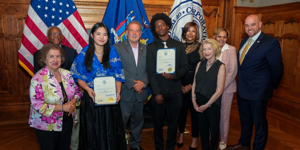 Dr. Rosalba DelVecchio, President, Yonkers Board of Education; Lawrence Sykes, Yonkers Board of Education Trustee; Riyana De Guzman, Yonkers Board of Education Student Trustee; Yonkers Mayor Mike Spano; Abdulrahman Sadiq-Onilenla, Yonkers Board of Education Student Trustee; Yonkers Councilmember Tasha Diaz; Sheila Greenwald, Yonkers Board of Education Trustee; Lorraine Lopez, Yonkers Board of Education Trustee; Superintendent of Yonkers Public Schools Aníbal Soler, Jr.)