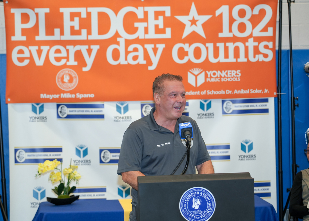 Mayor Spano at Pledge 182 Event