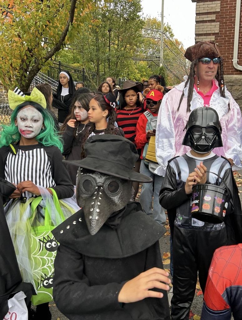 The costumed crowd