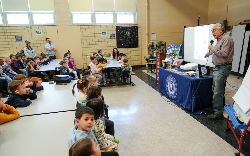Author Nick Bruel Visits School 30 4