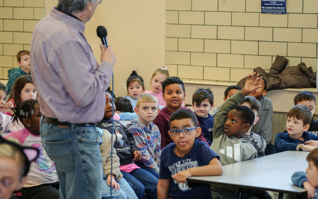 Author Nick Bruel Visits School 30 5