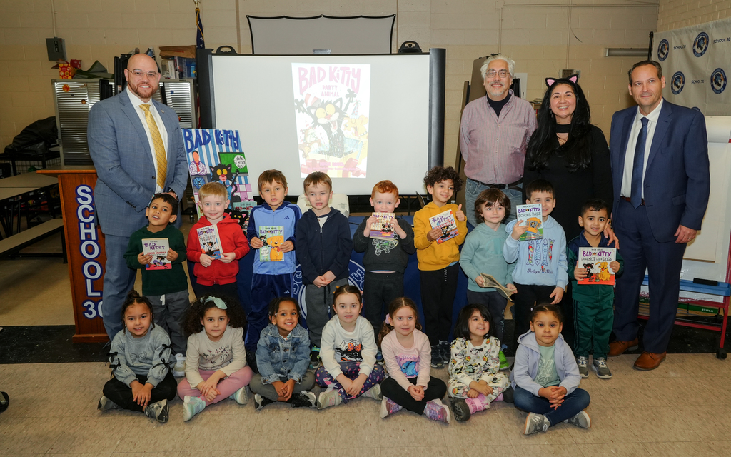 Author Nick Bruel Visits School 30 1